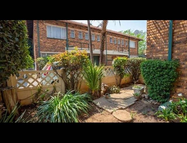 3 BEDROOM TOWNHOUSE FOR SALE IN WITFIELD